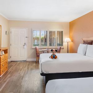 Anaheim Islander Inn And Suites Near Park And Convention Center
